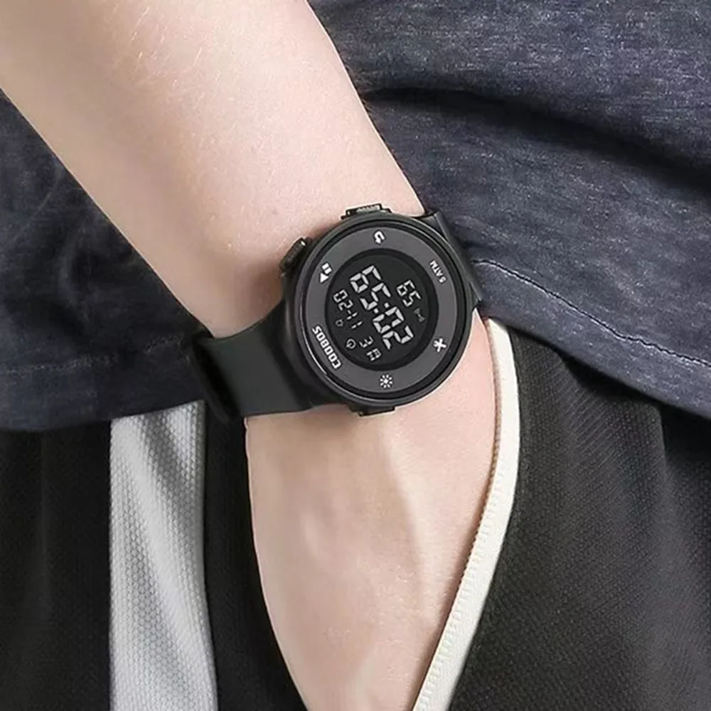 

Полностью мужские часы Submariner