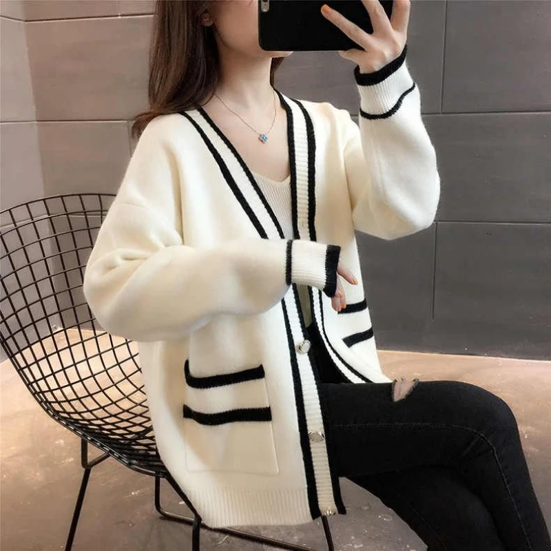 Autumn Winter New V-neck Long Sleeve Fashion Sweater Women High Street Casual Printing Button Cardigan Elegant All-match Tops