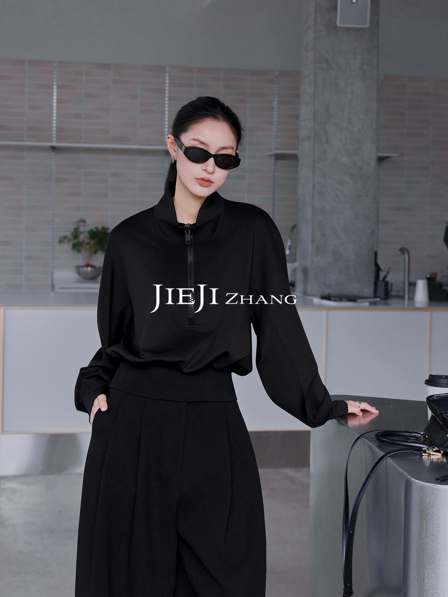 

Jieji Zhang Qi Spring Casual Black Hoodie Jacket Women's Commute Half Zipper Stand Collar Loose Fit Polyester Fabric