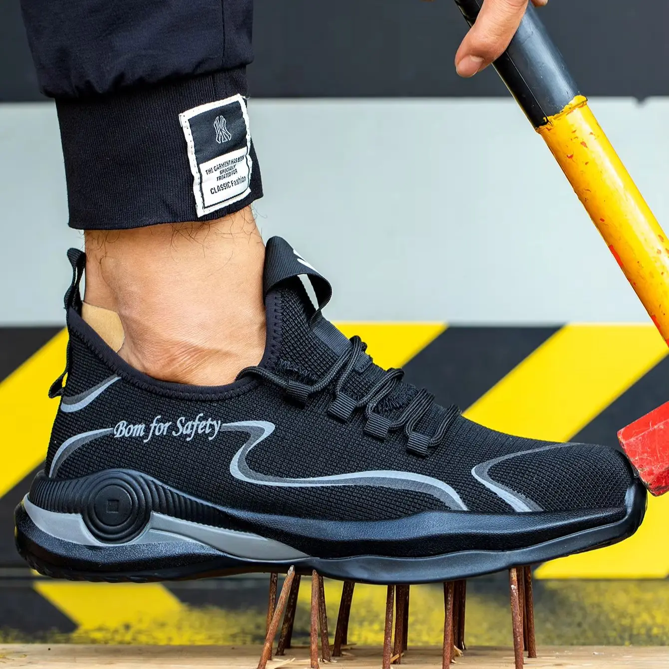 Men's Lightweight Safety Shoes Steel Toe Anti-Smash Puncture Resistant Breathable Work Shoes for Sports Protective Footwear