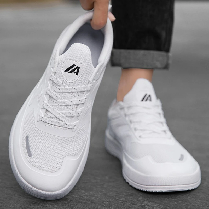 

Мужские спортивные кроссовки высокого качества, новые, с круглым носком, однотонные, легкие, с ребристой подошвой, дышащие, на шнуровке, простые, для бега