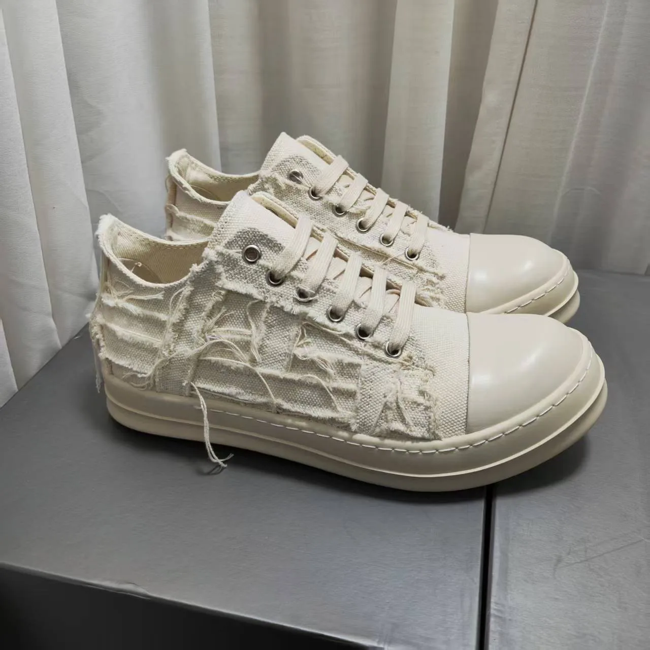 New Ro Designer Breathable Casual Shoes Boots Flat Sneaker High Quanlity Low-top Lace-up White Canvas Shoes for Men and Women