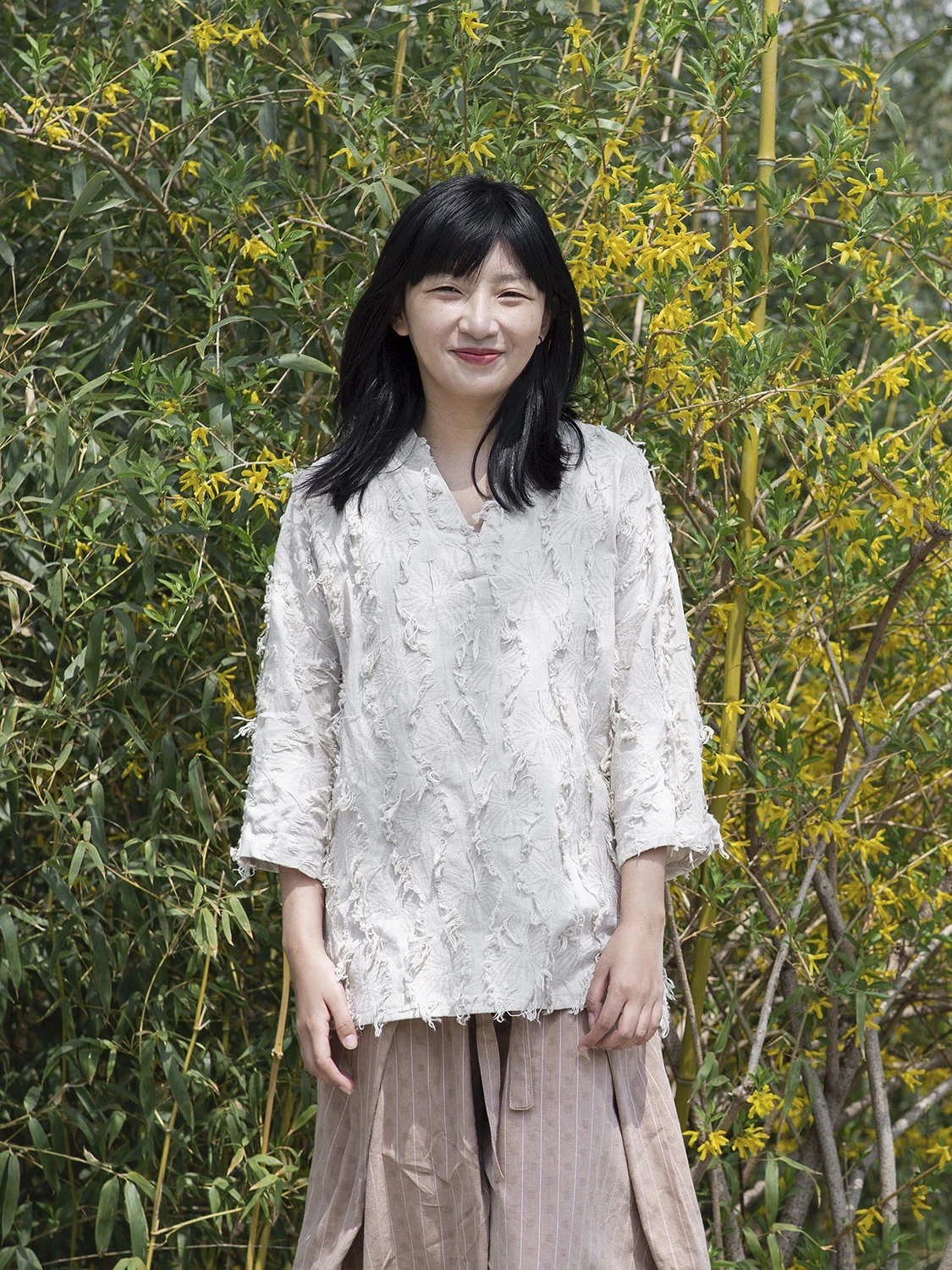 

Textured Cotton Linen V-ne T-irt n Fringe Overhead Neutral Summer Street Sle Pure Color Artistic Trend