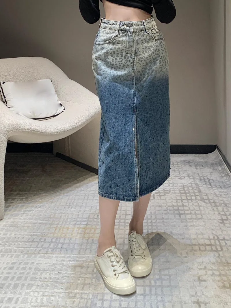 

2024 Autumn New Women's Half length Skirt Fashionable and Exquisite A-line Leopard Pattern Gradient Blue Hip hugging Short Skirt