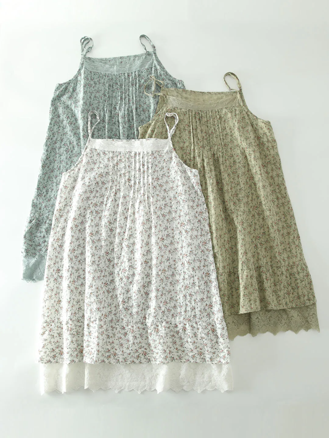 Vestido de Aodão com Estampa Floral Doce e Fresca, Alças com Babados, Estilo Versátil para Camadas, Detalhe em Renda para P...