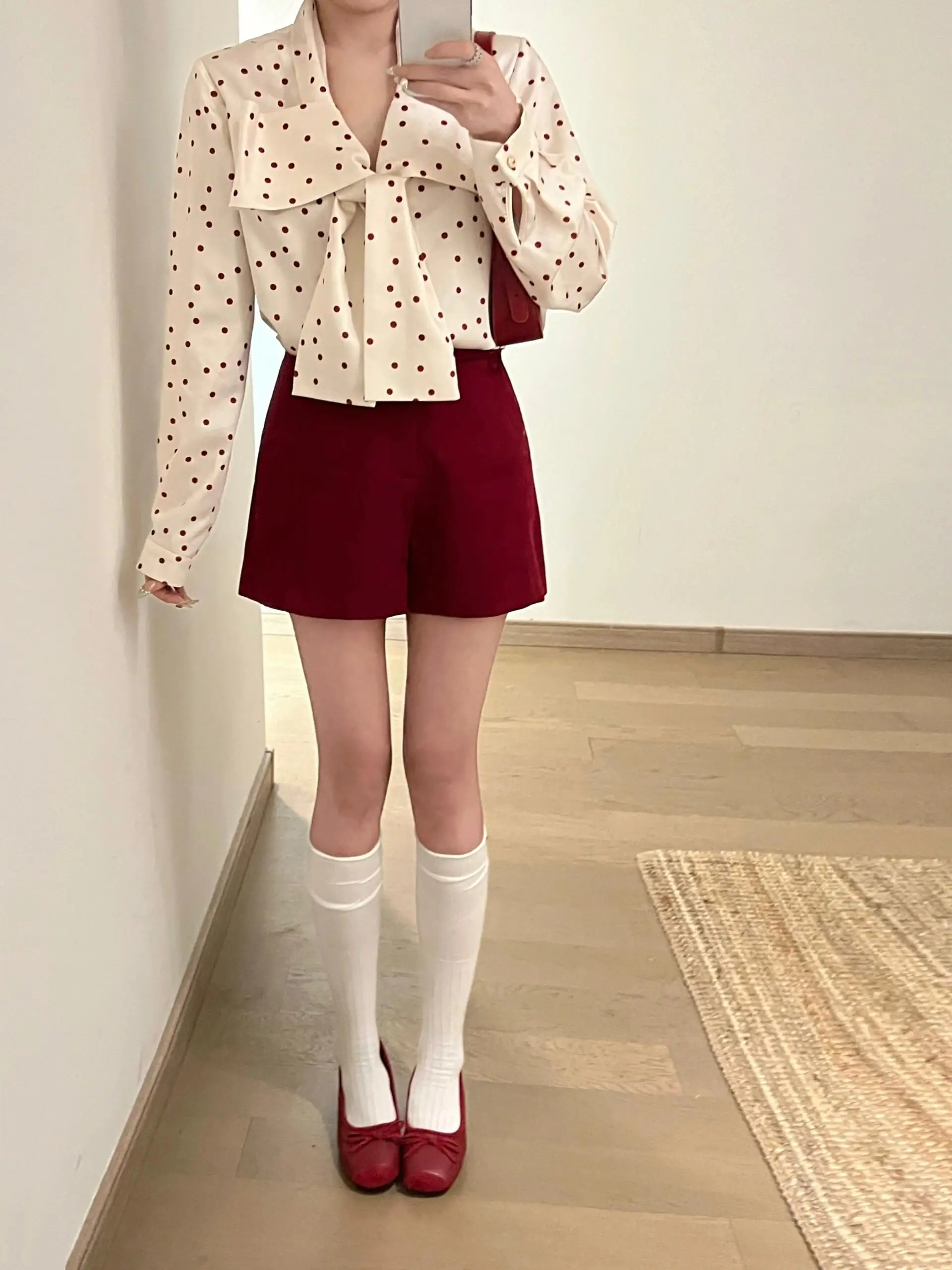 

Retro Hong Kong Style Red Polka Dot Shirt Women's Spring Summer Design Sense Bow Tie Blouse Shorts Two Piece Set