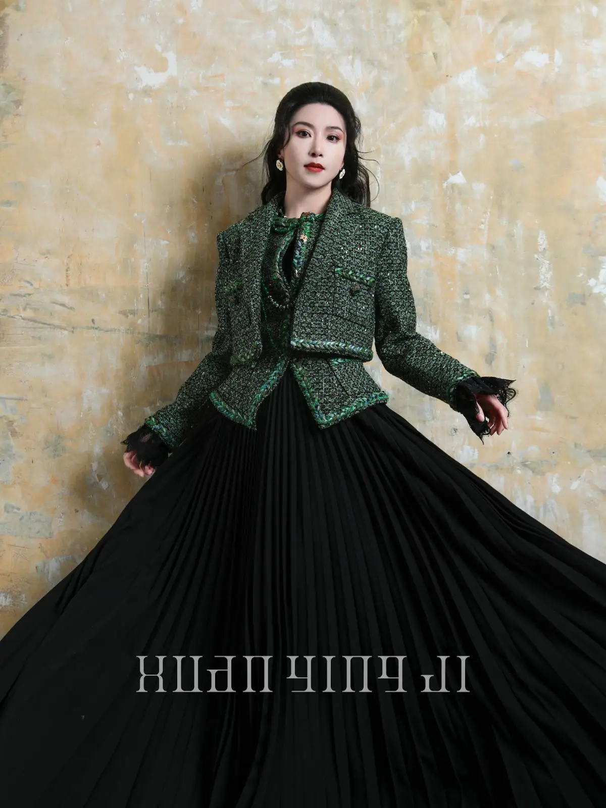 

Комплект верхней одежды Xuan ng Ji: Яркое твидовое пальто с пайетками и брюки для женщин, с длинными рукавами и пуговицами