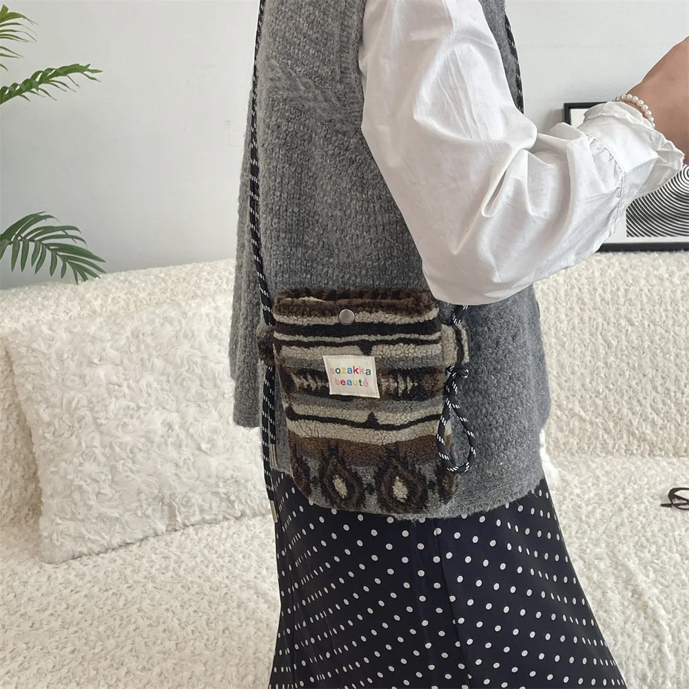 Neue Plüsch-Punkt-Umhängetaschen für Damen, niedliche rosa Umhängetasche, Handtasche, Geldbörsen, tragbare Handytasche – Detail 37