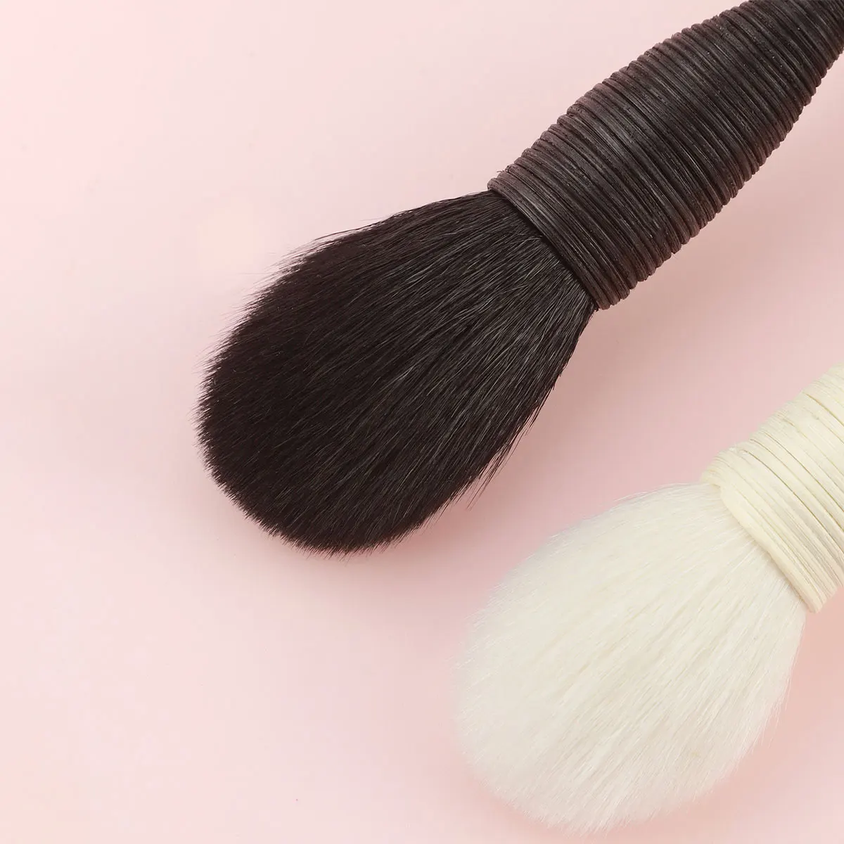 1pcs Handmade Rattan Makeup Brush Professional Powder Foundation Face Blush Kabuki Brush maquiagem Goat Hair Free Ship