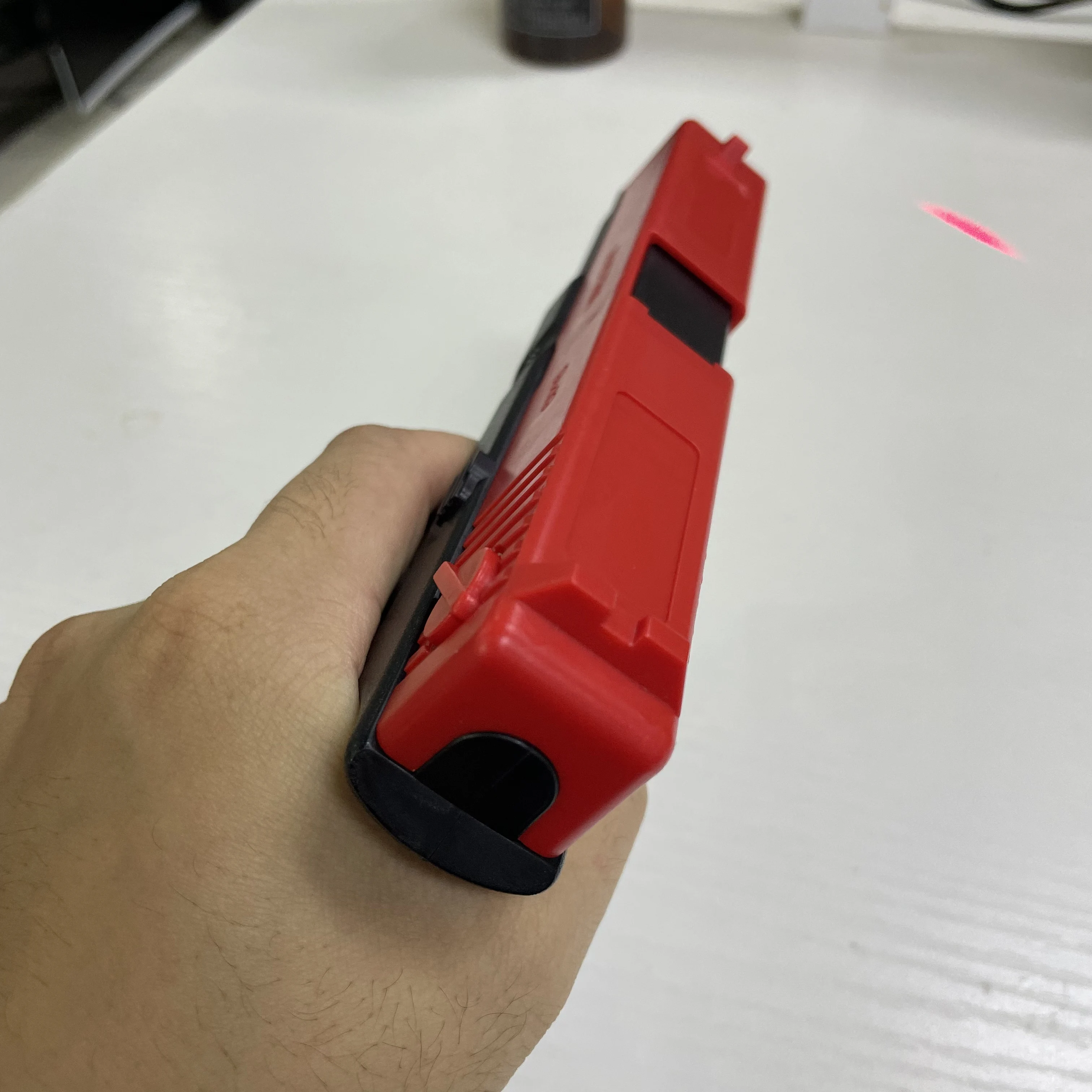 G17 Ciągłe rzucanie pancerza Desert Eagle Model pistoletu dla dzieci Chłopięcy pistolet Pusta komora Wiszące pociski 6-8 mm