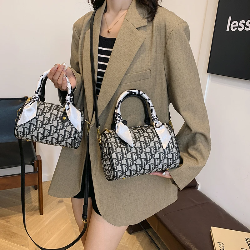 

Smart Messenger Bag Women Multifunctional Crossbody Shoulder Bag Professional Look For Corporate Environments