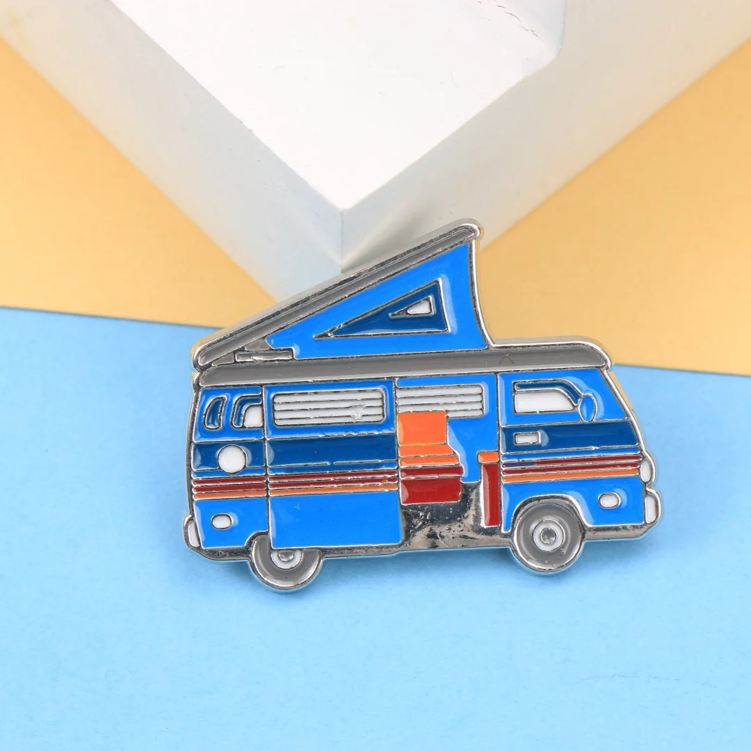 Blue Retro Camper Van Enamel Pin, Vintage RV Brooch with Pop-Up Roof, Camping Themed Metal Badge for Jackets, Bags & Hats