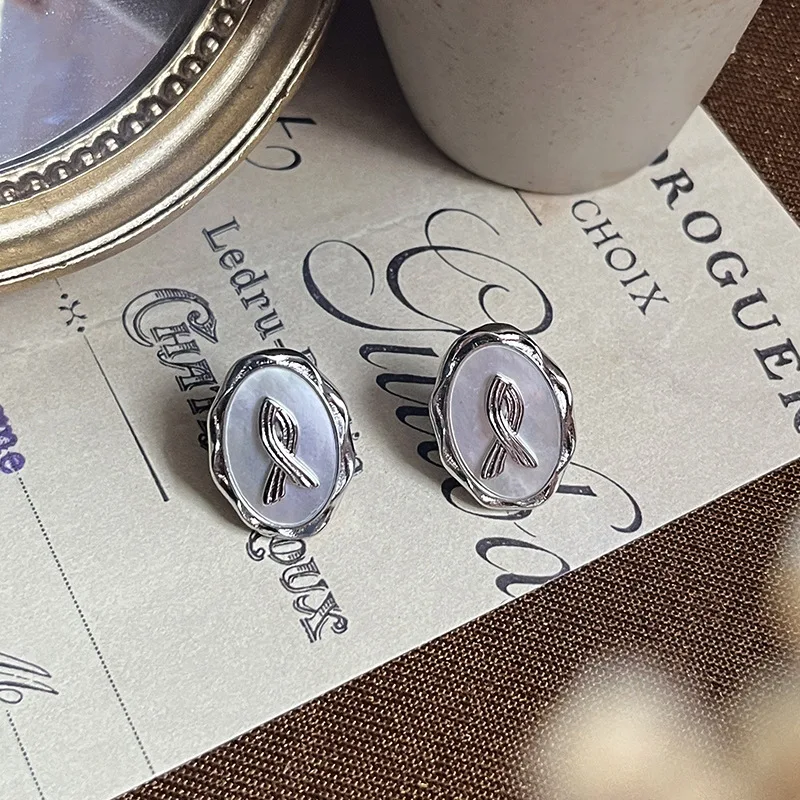 Vintage palace style white mother-of-pearl earrings fashion light luxury stud earring for party wedding occasion fine jewelry
