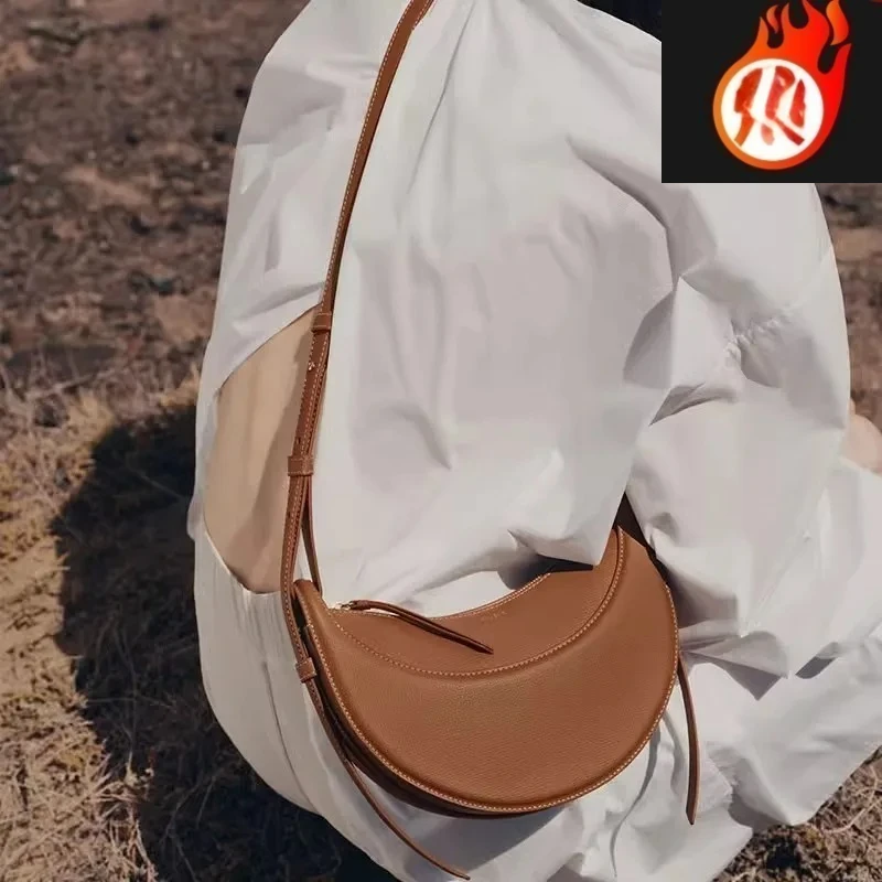 Borsa da donna a mezzaluna dal design leggero e di lusso, design di nicchia, semplice borsa a tracolla sotto le ascelle