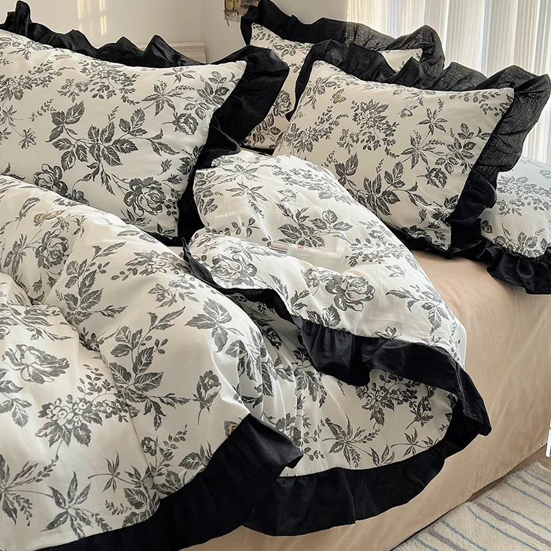 Black and White Pure Cotton Four Piece Princess Style Bedding Set, All Cotton Quilt Cover, Bed Sheet, and Fitted Sheet