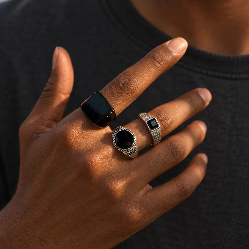 Dunkles Ring-Set für Herren, schwarzer, quadratischer oder silberfarbener, runder Siegelring mit Gravur, urbaner Vintage-Statement-Stil – Detail 1