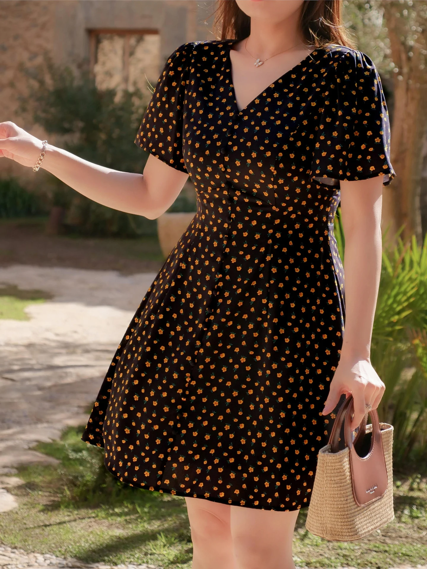 

ERINA Original Petite plus Size French Yellow Flower Waist-Cinching Slimming Floral V-neck Short Dress A-line Skirt Polyester...