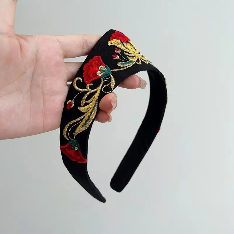 Vintage-Stil, russische Ethno-Blumenstickerei, spitz zulaufendes Haarband für Damen, breites, modisches Haaraccessoire. – Detail 11