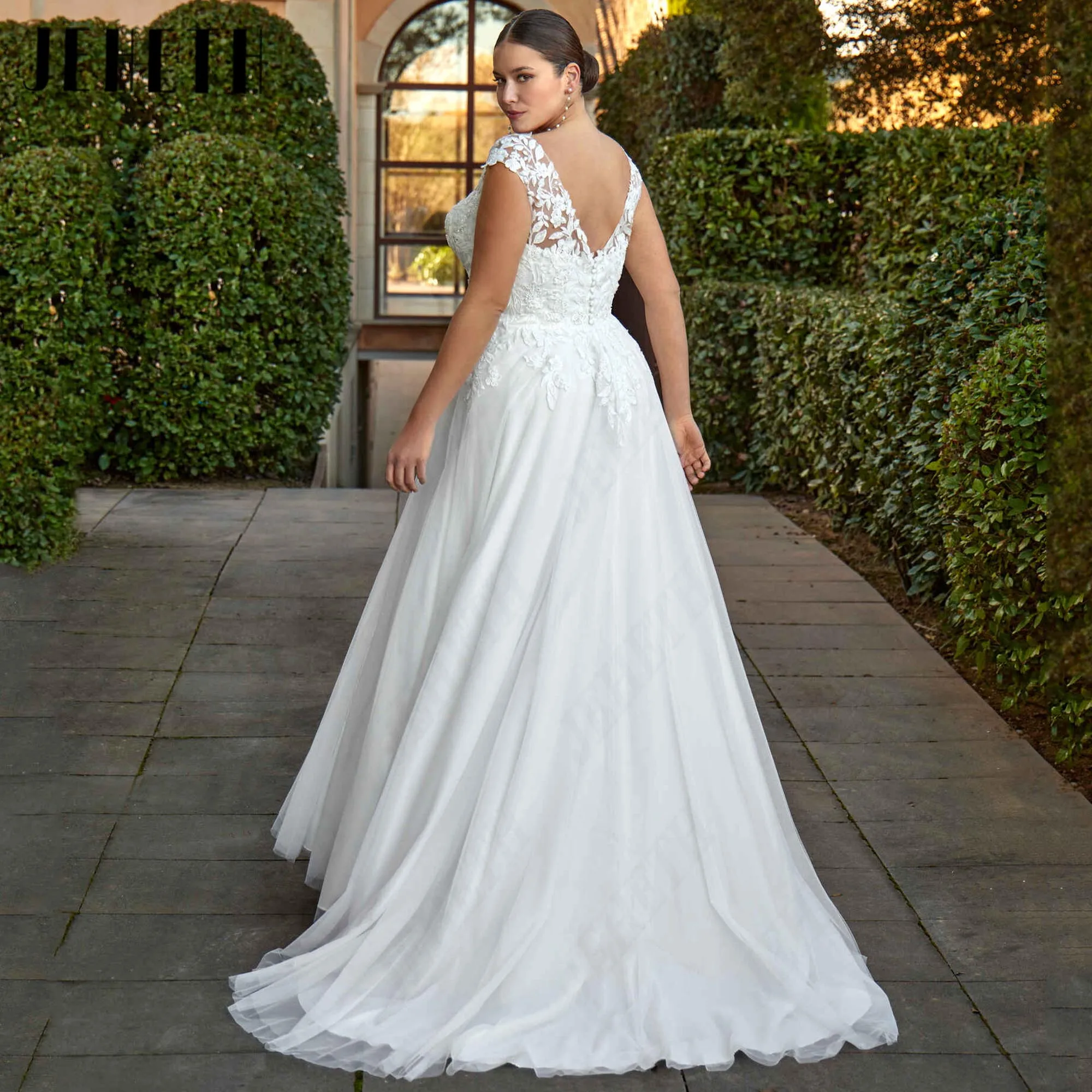 JEHETH Classic Plus Size Customized Wedding Dresses Cap Sleeve Tulle V-Neck Bride Gown Lace Appliques Sweep Train Bridal Dress
