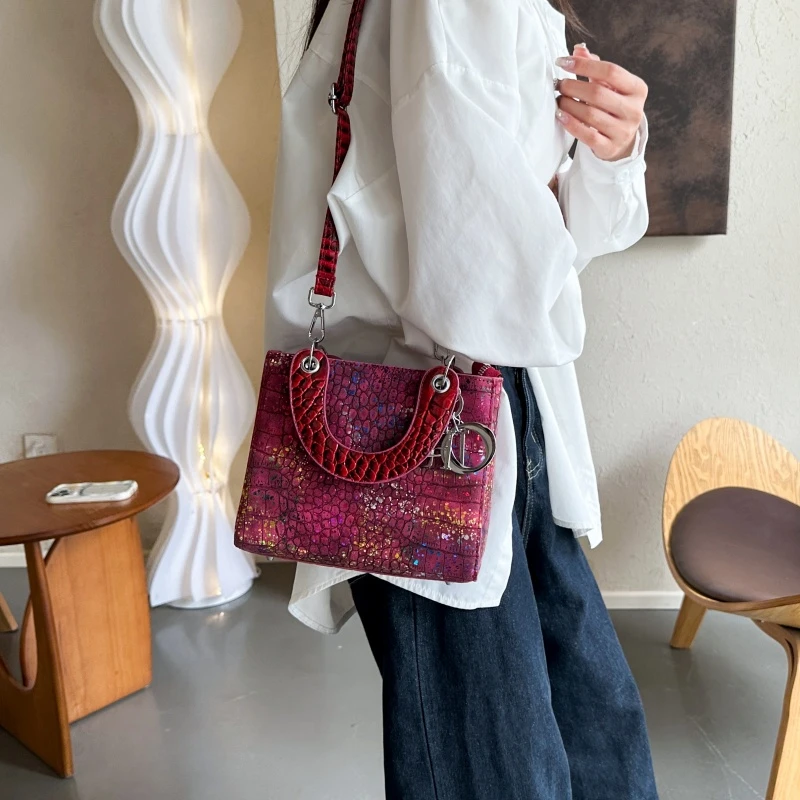 

Chic Portable Female Bag Handbag Mini Crossbody Bag Luxury Compact Design For Fashionable Everyday