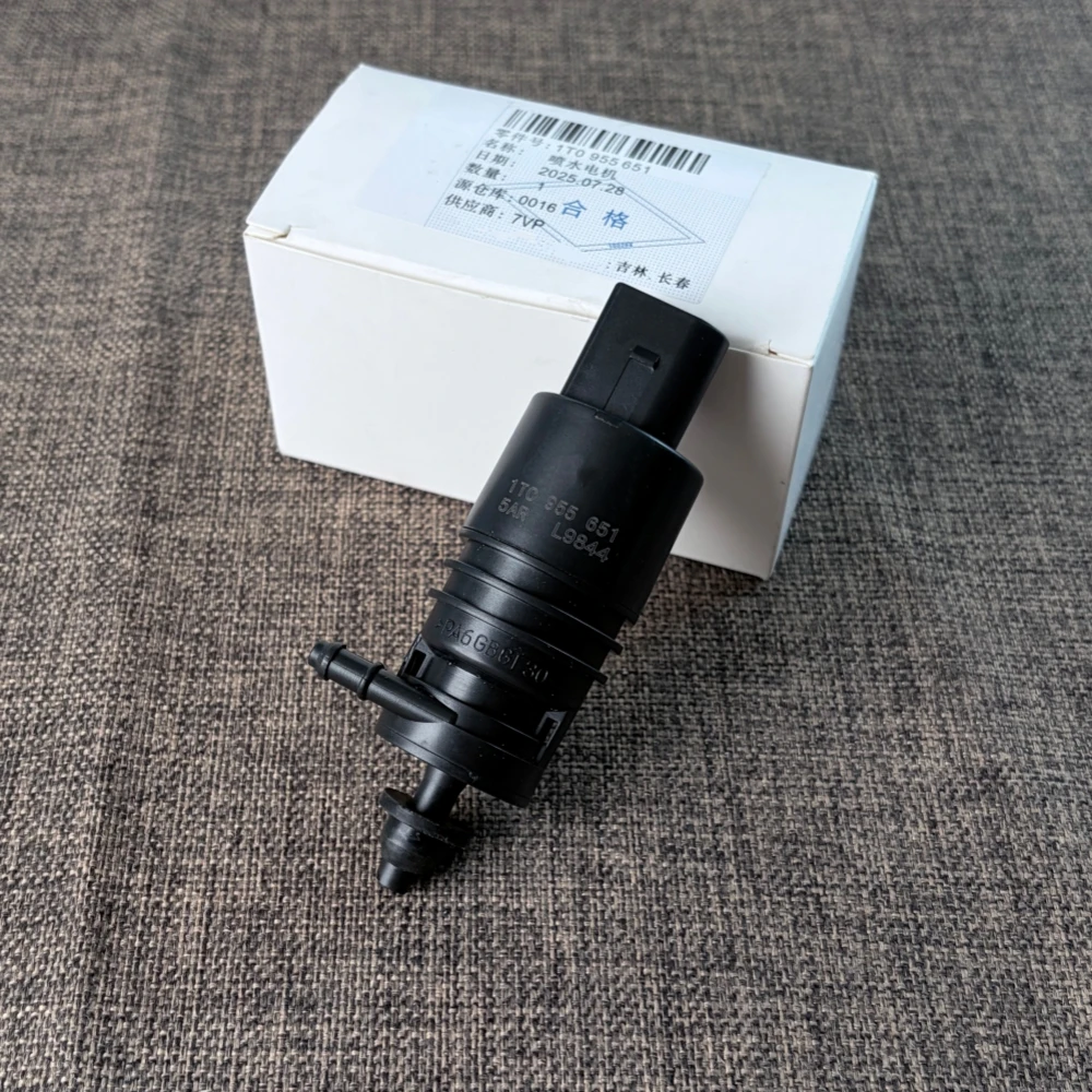 

1pcs 1T0955651 Windshield Wiper Water Pump Cleaning Nozzle For Passat B6 B7 Golf MK5 6 Bora for A6 A8 TT for Fabia 1T0 955 651