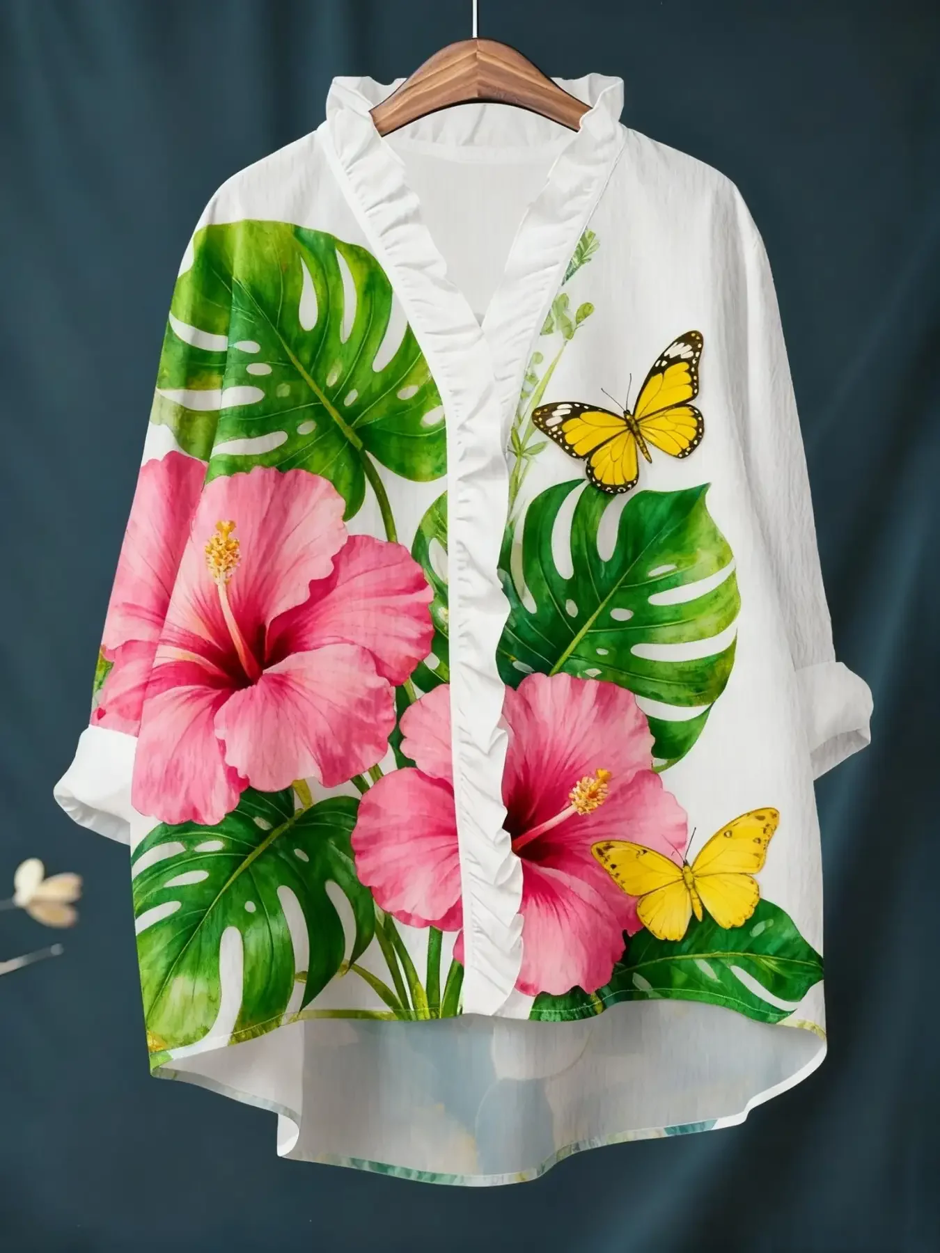 New women's printed long sleeved shirt with ruffled neckline, It is an essential item for vacation travel.