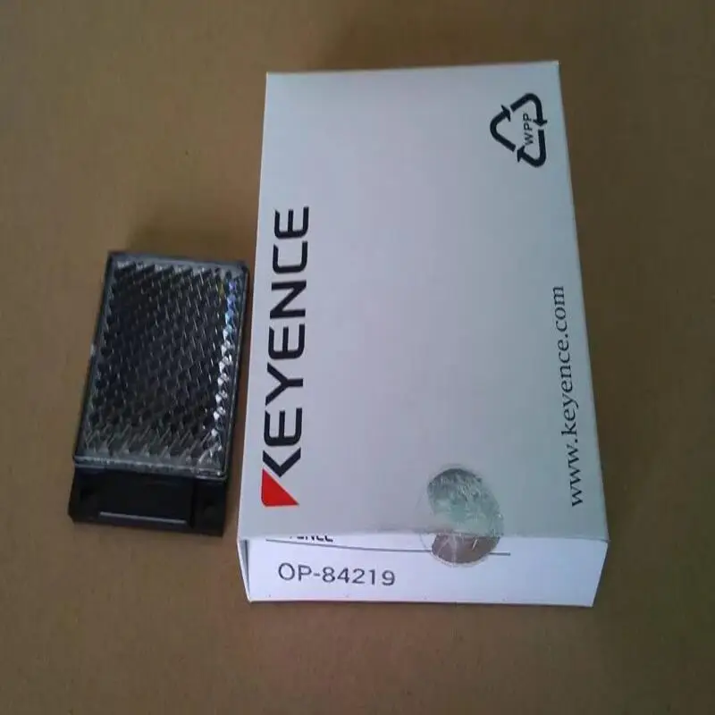 Brand New Original OP-84219 Keyence R-2L Polarized Retro-Reflective Reflector In Stock