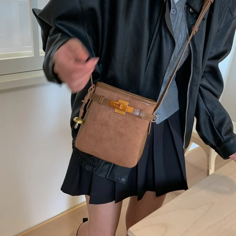 

Стильная женская ручная сумка Boasting Популярный элегантный внешний вид и модный дизайн из высококачественной легко чистящейся кожи ​