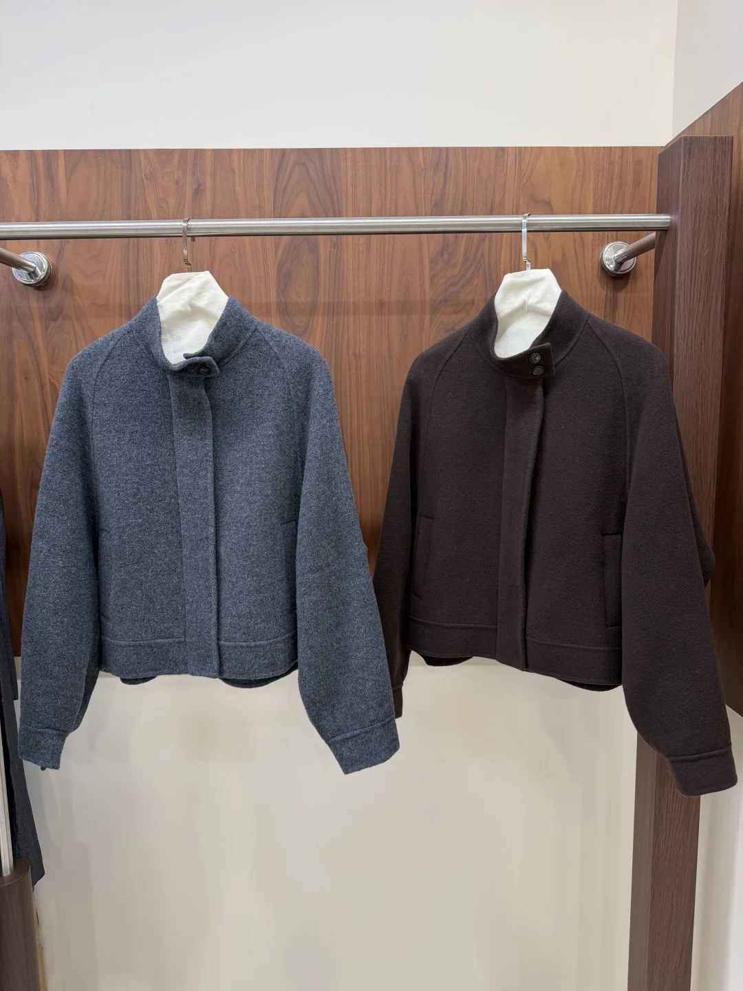 New High-Quality, Stylish, And Casual Autumn/Winter Cashmere-Wool Blend Coat; Available In Two Colors And Four Sizes (S, M, L, X