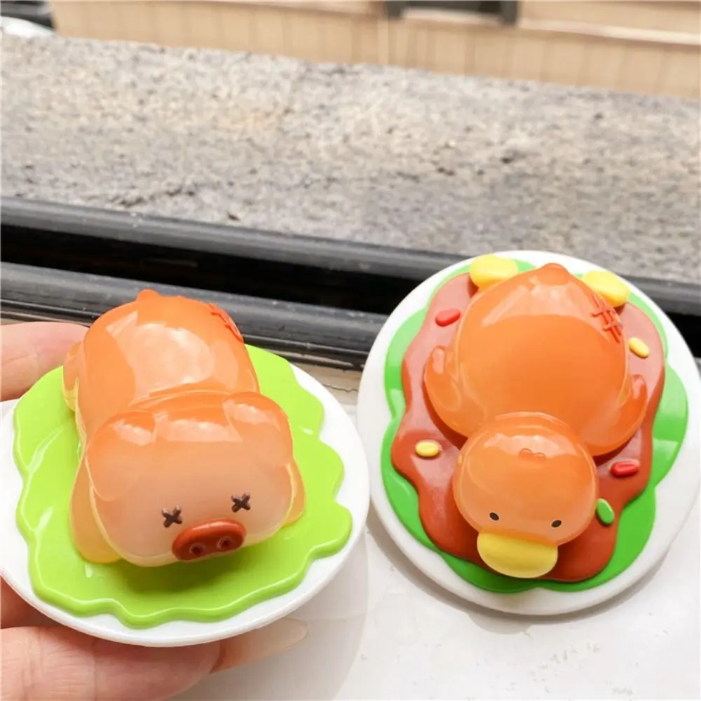 PVC Uv เปลี่ยนสีเครื่องประดับหัตถกรรมหมูเป็ดย่างตกแต่งตุ๊กตาตลกรูปปั้นเปลี่ยนสีเป็ด Figurine