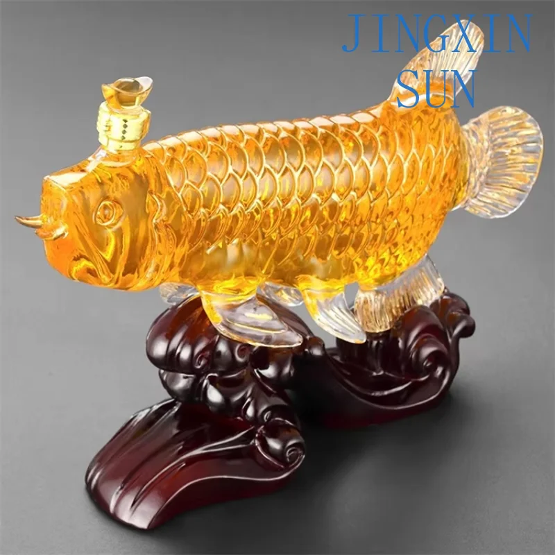 Customized 1300ml Clear Glass Wine Bottle With Fish Design Whiskey Decanter Glass Material Container Fish Bottle With Lock
