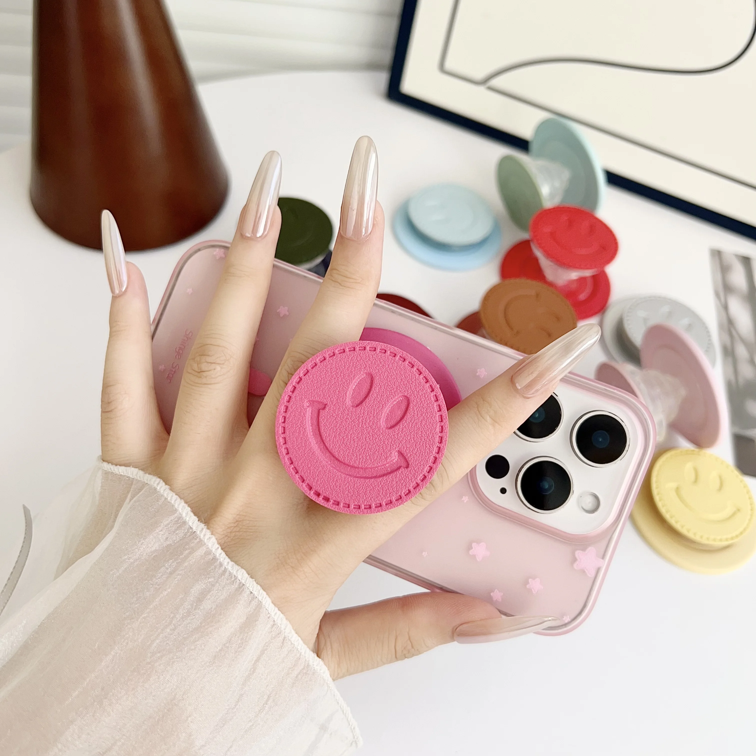 

﻿ INS новый держатель с улыбающимся лицом, чехол для телефона Magsafe Griptok, держатель для телефона, кольцо на палец, магнитная подставка, поддержка iPhone 17 ﻿