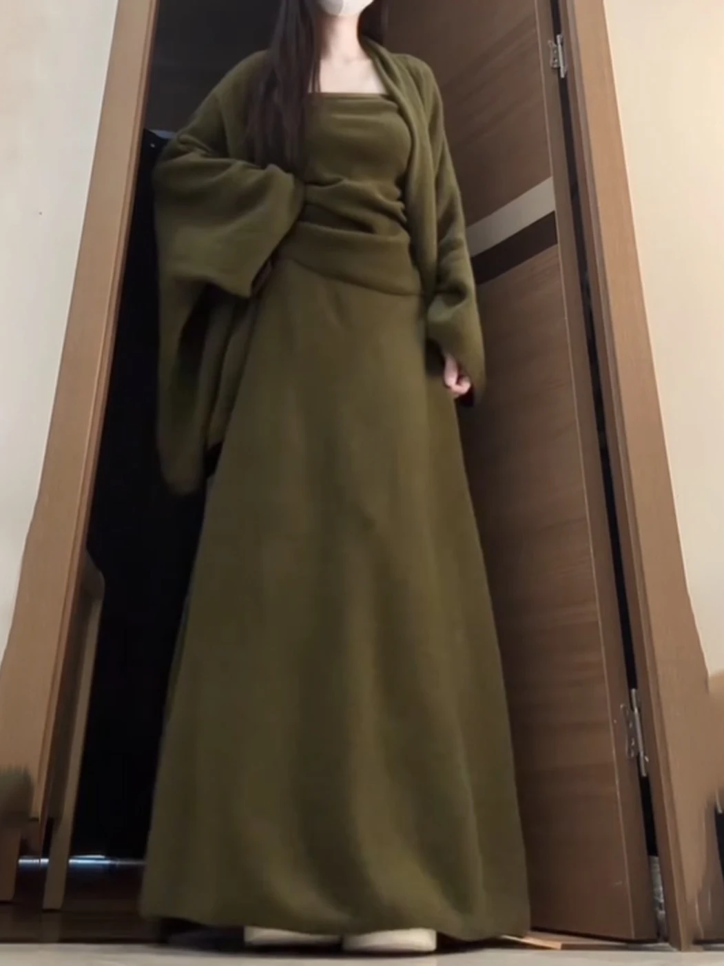 

Retro Knitted Cardigan Vest Midi Skirt Tee-Piece Set Faionable Winter Outfit Comfortable Long Sve One-oulder Design