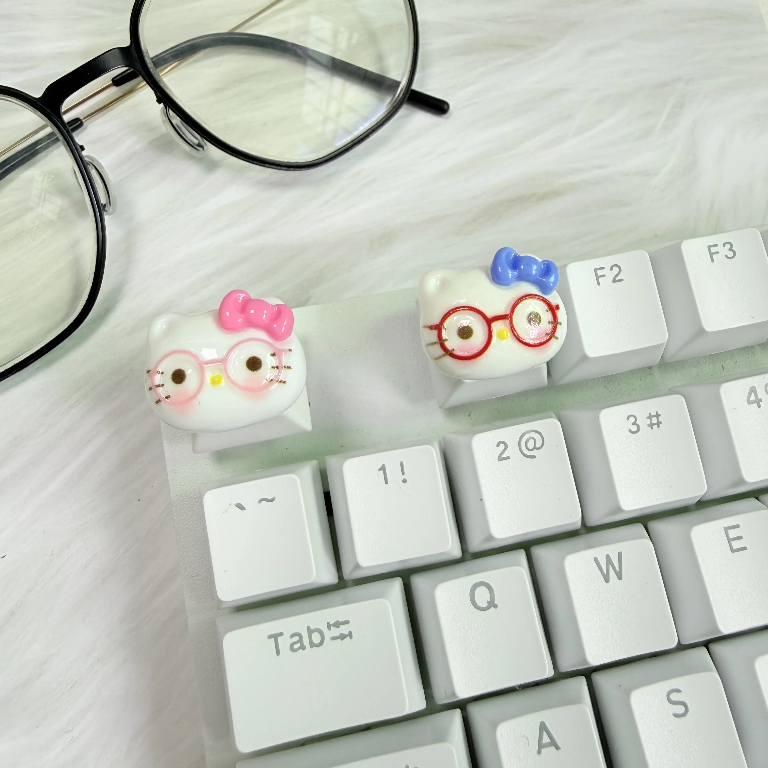

Mechanical Keyboard DIY Glasses KT Keycaps Resin Artisan Keycaps Custom Pretty Girl ESC Keys Gift Single R4 Keycap