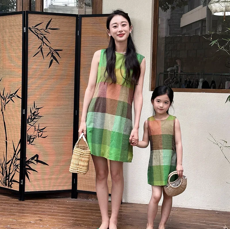 2024 Summer New Mom and Daughter Sleeveless Dress Korea Mother Baby Girls Matching Equal Dresses Same Mummy and Me Plaid Clothes