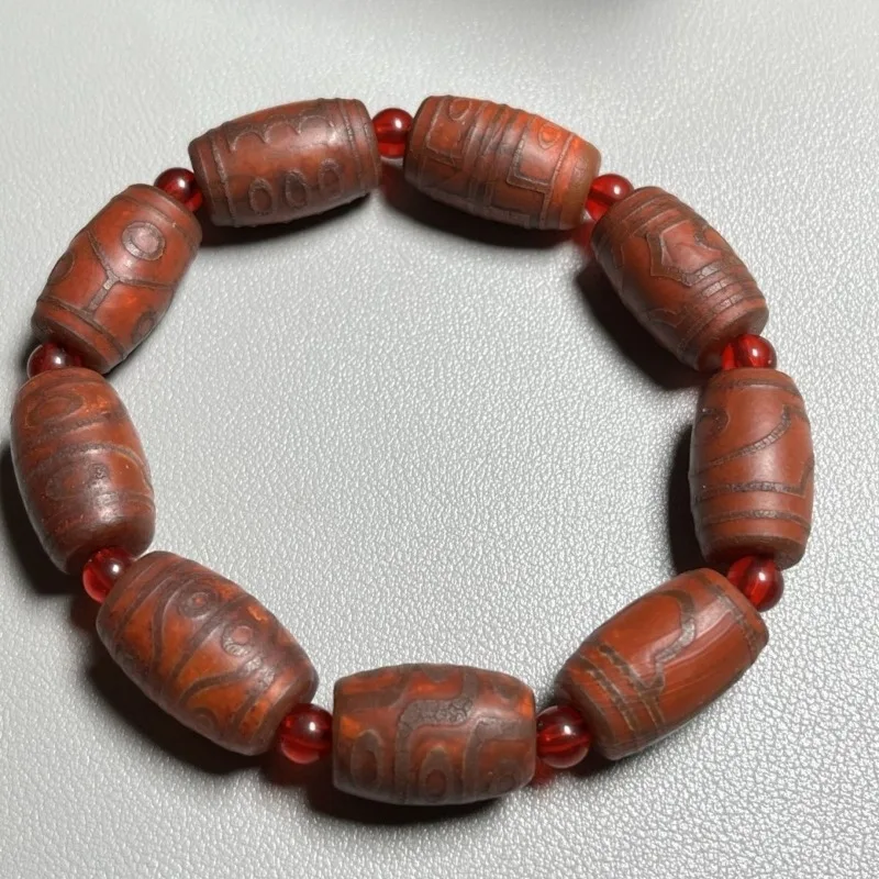 

Новый браслет из бусин Дзи с девятью глазами отличается изысканной отделкой и подходит как для мужчин, так и для женщин.