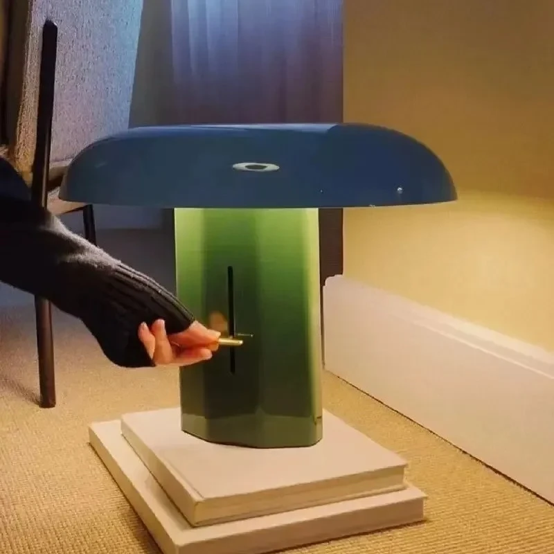 

Spain Iron Red Orange Table Lamp Designer Creative Mushroom Bedroom Bedside Desk Light Study Decoration Indoor Lighting Fixtures