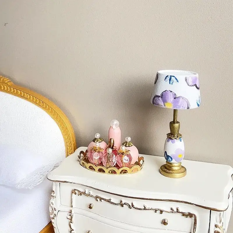 

2.5*5.5cm 1/12 Dollhouse Wood Table Lamp Bedside Lamp Molde Doll House Mini Simulation Furniture Decor Dolls House Accessories