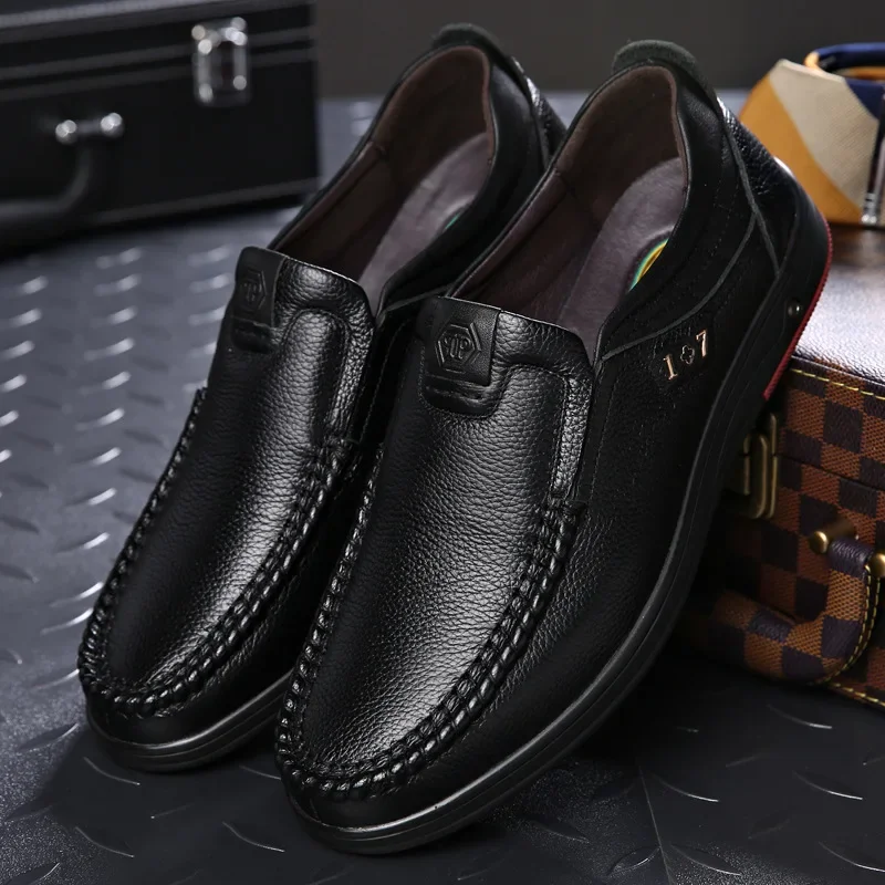 Sapatos masculinos de couro genuíno sapatos de couro formal para homens 2025 moda respirável sapatos casuais plus size 46 mocassins