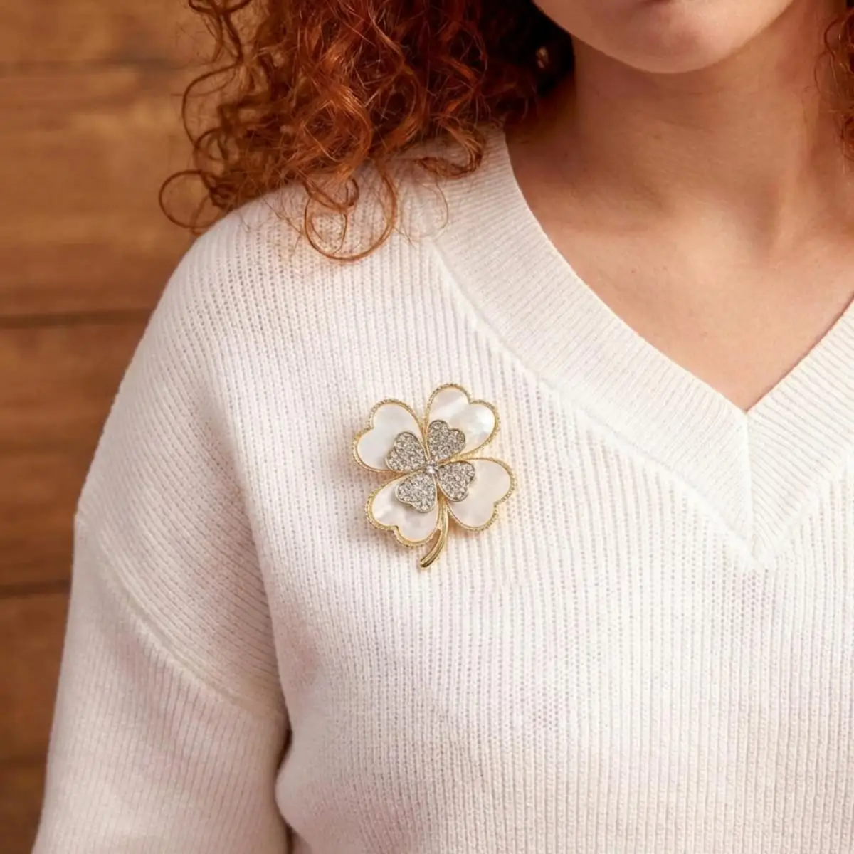 

Beaut&Berry Luxury Rhinestone Four-Leaf Clover Brooches for Women Unisex Plant Pins Casual Party Jewelry Accessories Gifts