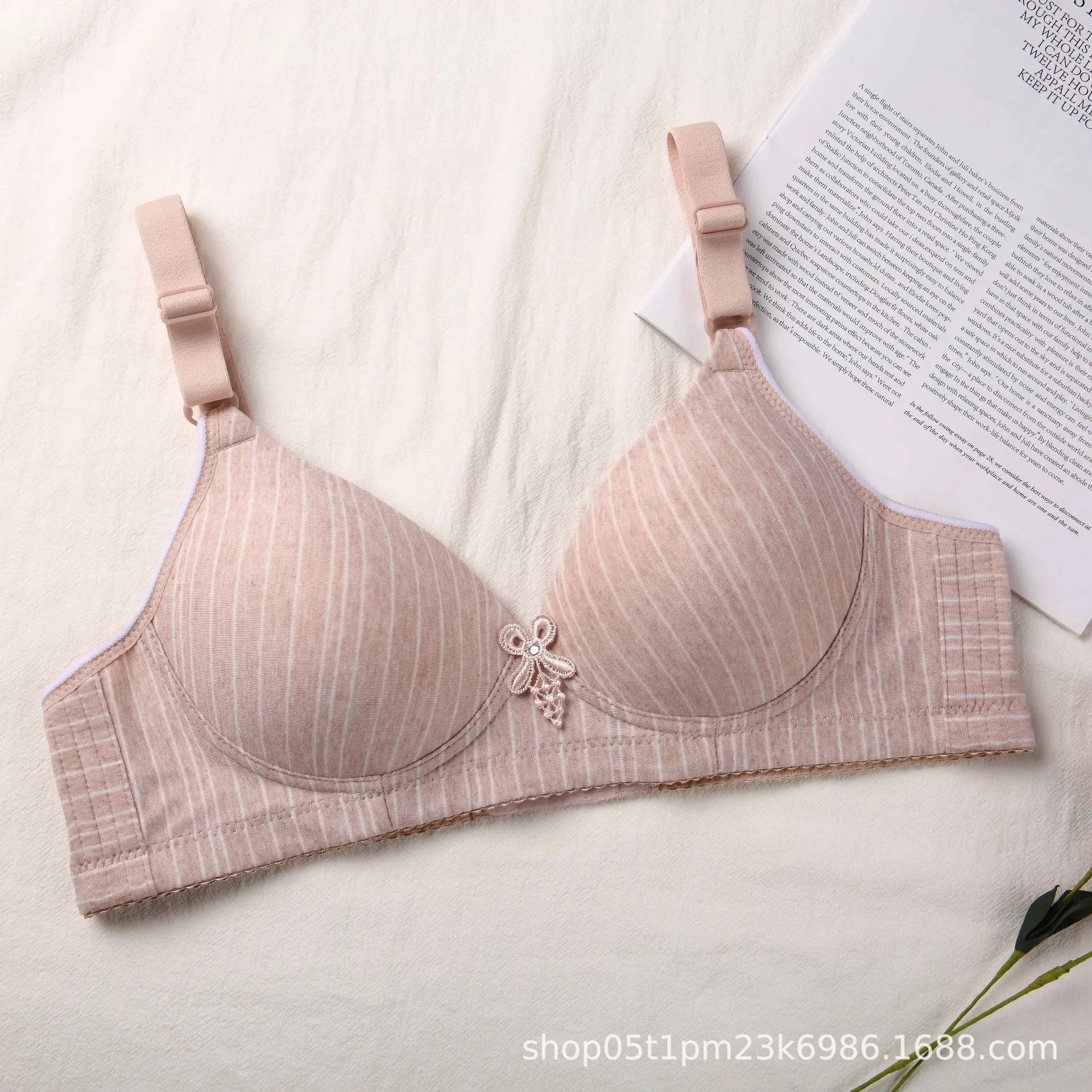 Female Large Size Thin Underwear Women Non-steel Ring Brassiere Female Comfortable Breathable Underwear Mum Cotton Gathering Bra