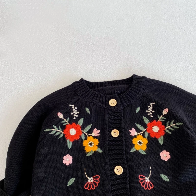 New autumn baby clothing 0-3 year old baby girls and children flower embroidered cotton yarn knitted sweater long sleeved jacket