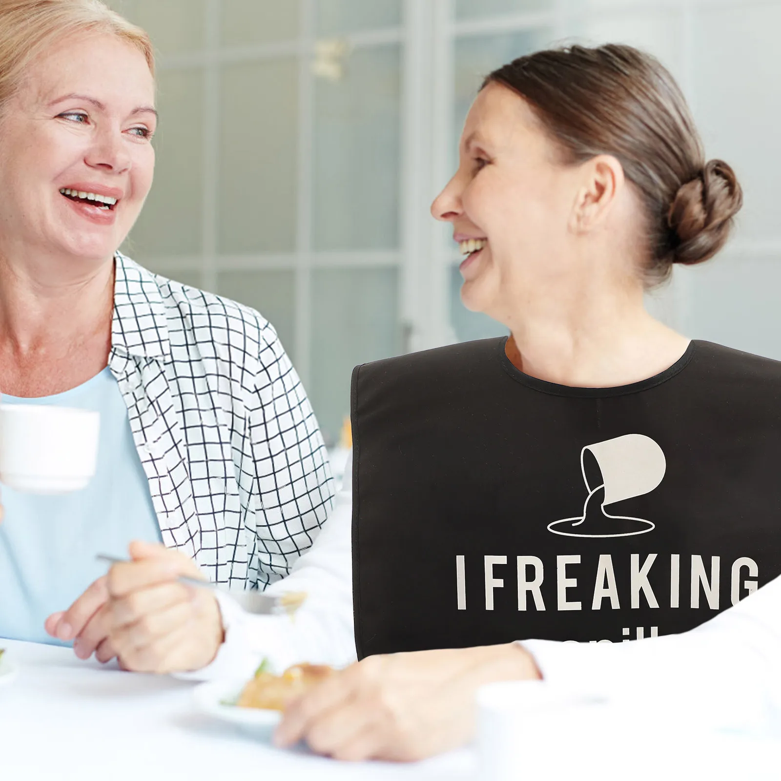 

Waterproof Adult Bib Soft Polyester Lace Button Design Comfortable for Elderly Convalescent Disabled Reusable Dinner Bib