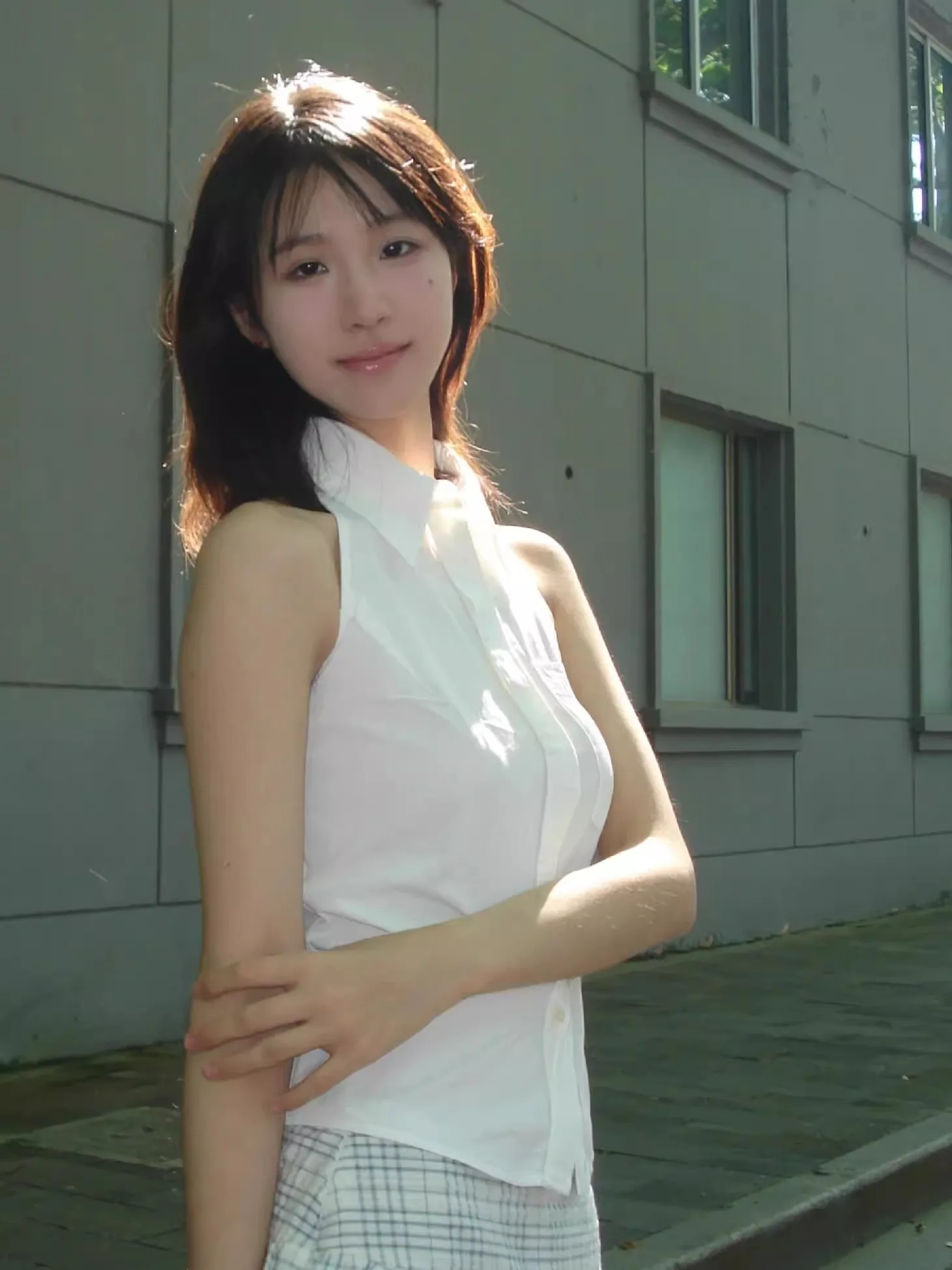 قميص نسائي أبيض بدون أكمام مكشوف الكتفين، موضة صيفية، مقاس صغير، يقلل من مظهر العمر، قميص داخلي بخصر ضيق، نمط كاجوال