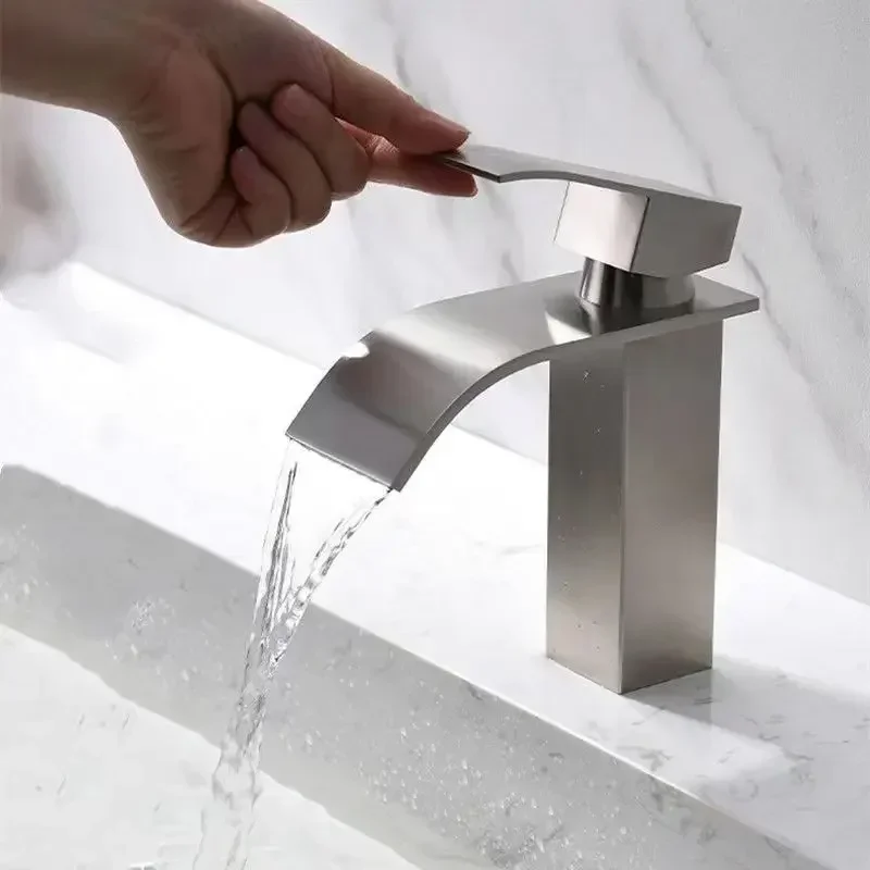 

DurableStainless Steel Copper Core Low Cold And Hot Water Faucet Washbasin Kitchen Basin Anti Splash Universal Single Hole Fauce