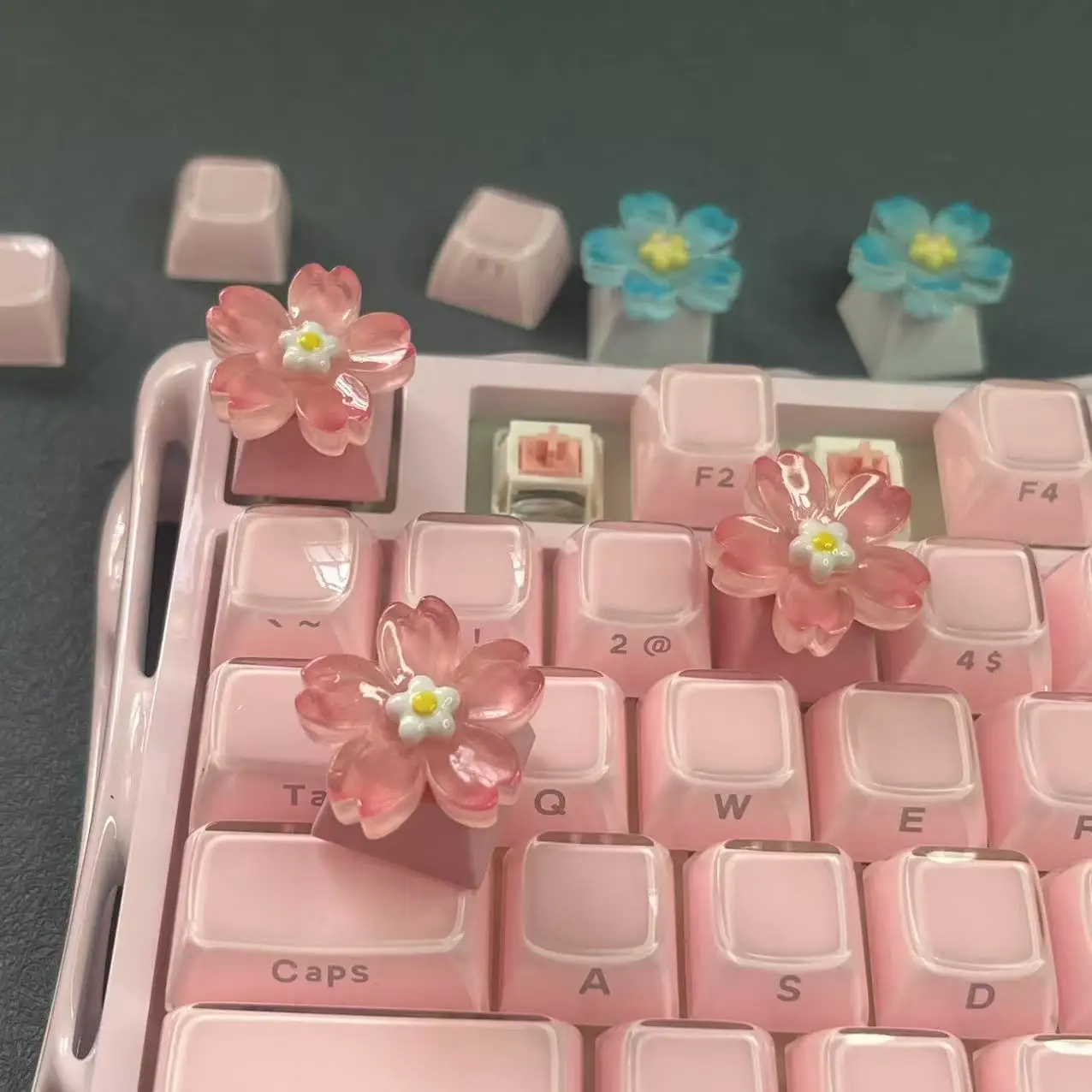Cute pink flower keycaps rotatable decompression game mechanical keyboard keycaps blue flower mechanical keyboard keycaps