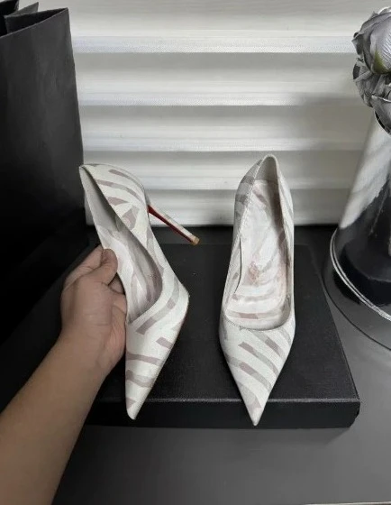 High heeled shoes for women, 2026 new style, white slim heel 12cm, not tiring feet, socialite temperament, high-end pointed toe
