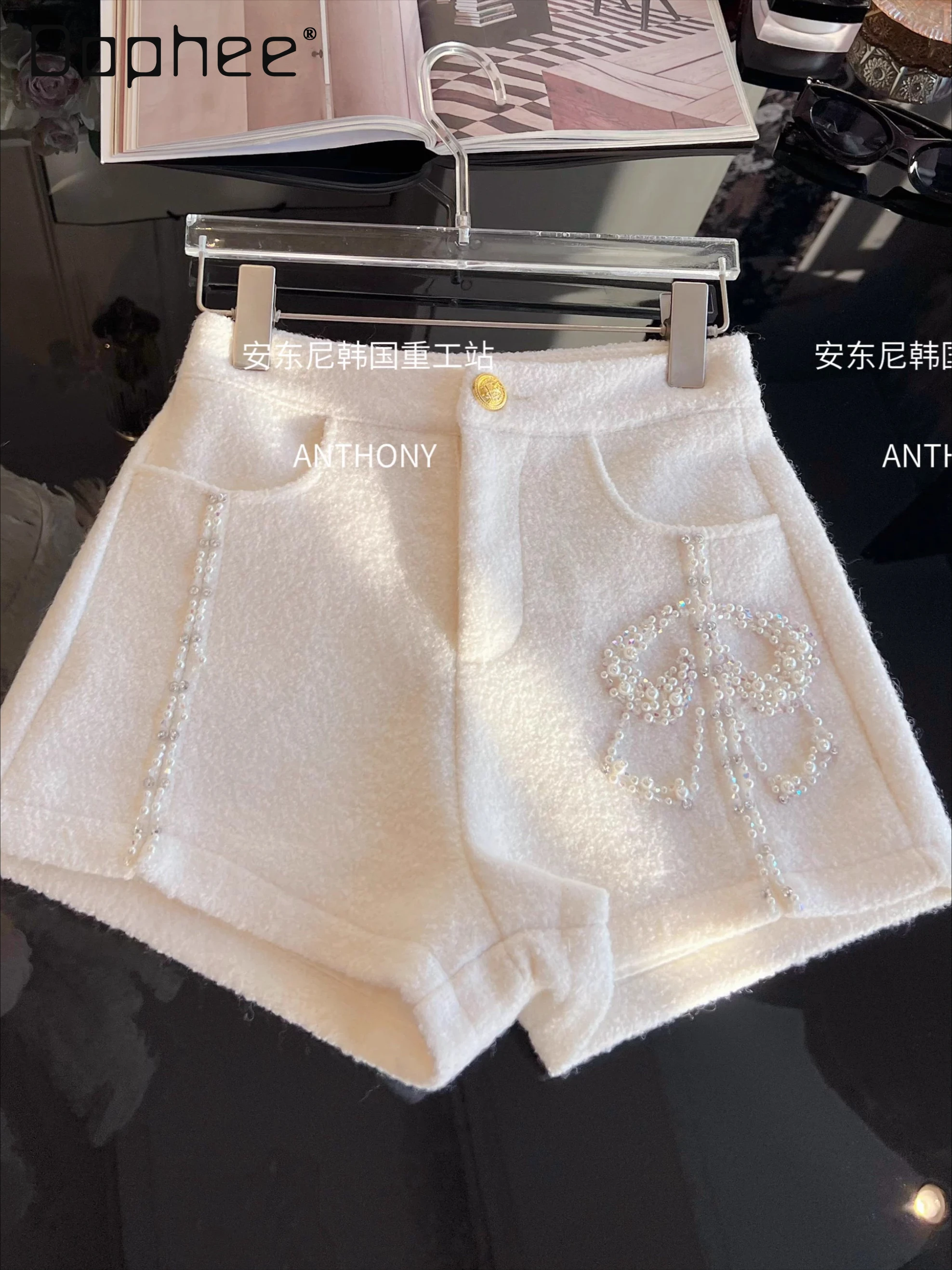 

Элегантные светские утолщенные шерстяные белые шорты во французском стиле, женские зимние новые элегантные тонкие шорты с высокой талией и украшением