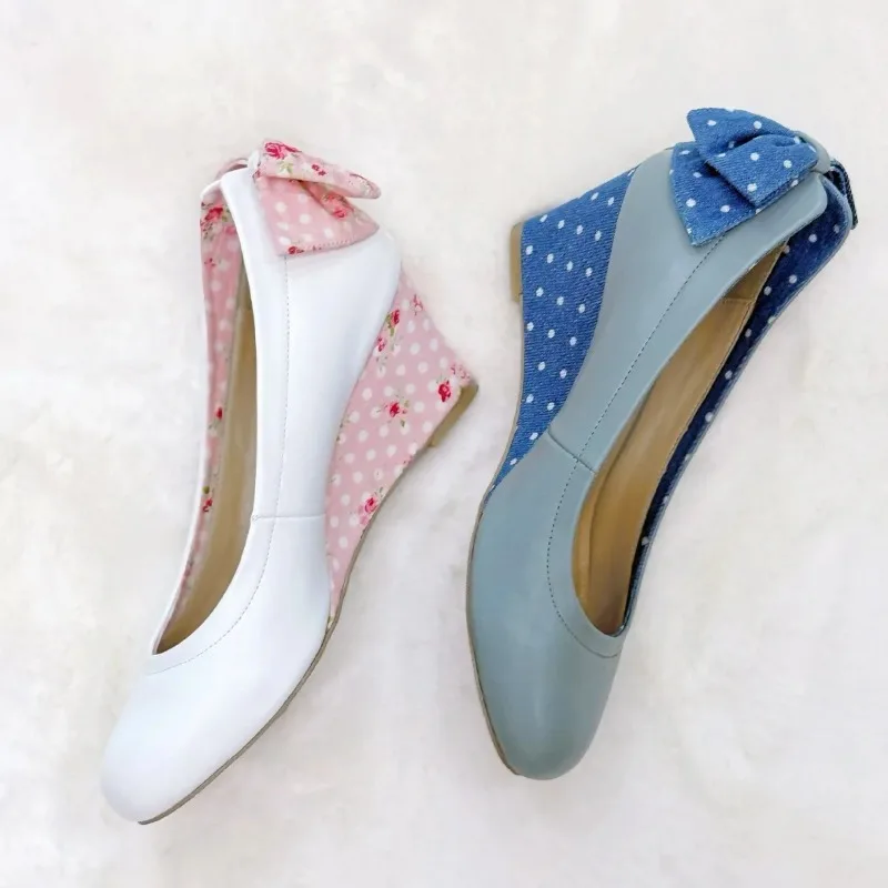 Zapatos franceses impresionantes con estampado floral de lunares, de mezclilla, con lazo, tacón de cuña, boca poco profunda, estilo Mary Jane, tacones altos
