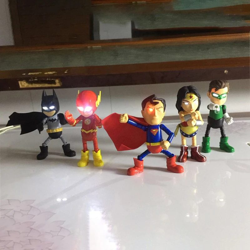 HEROCROSS Dc Justice League Batman Wonder Woman Q Edition Handmade Doll Luminous Model Toys Home Decoration Model Gift